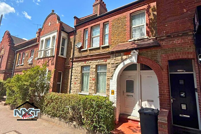 2 Bedroom Flat For Sale In Lea Bridge Road, London, E10