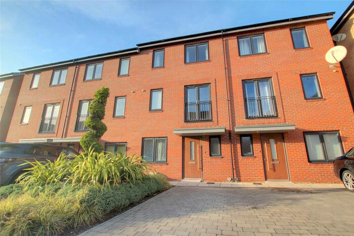4 Bedroom Town House To Rent In Tidman Road, Reading, RG2