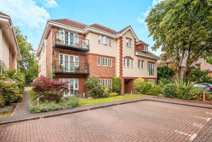 2 Bedroom Flat To Rent In Sheerwater Road, Addlestone, KT15