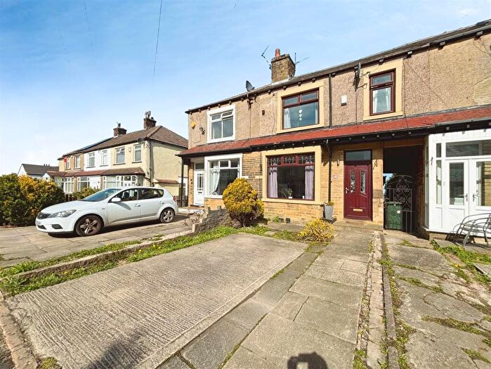 3 Bedroom Terraced House For Sale In Briggs Avenue, Bradford, BD6