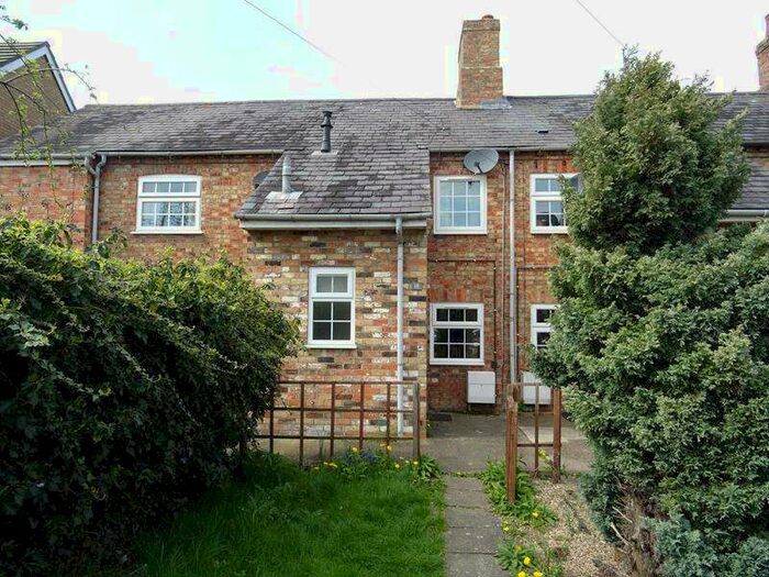 2 Bedroom Cottage To Rent In Bedford Road, Great Barford, MK44