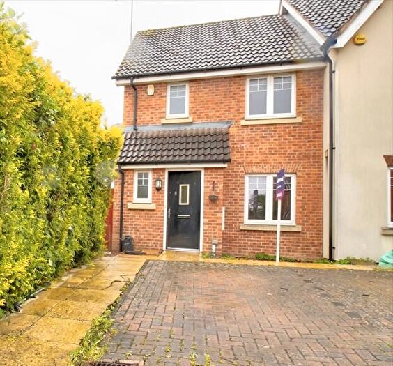 3 Bedroom Semi-Detached House To Rent In Hilltop Gardens, Spencers Wood, RG7