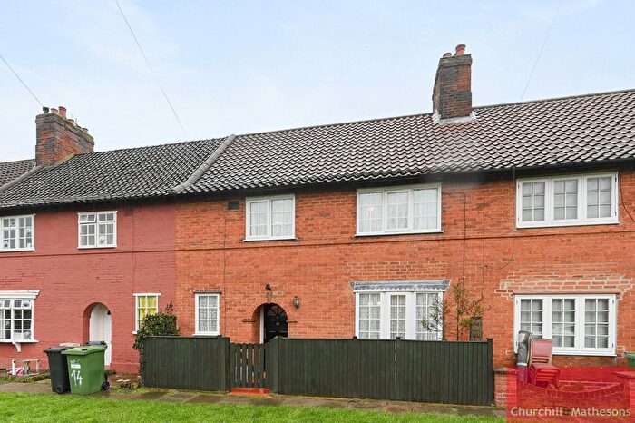 3 Bedroom Terraced House For Sale In Tamarisk Square, London, W12