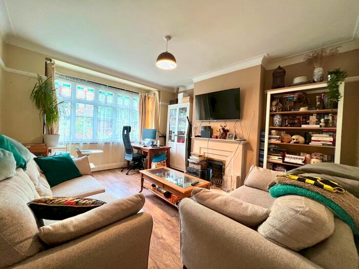 2 Bedroom Flat To Rent In St. Margarets Road, London, E12