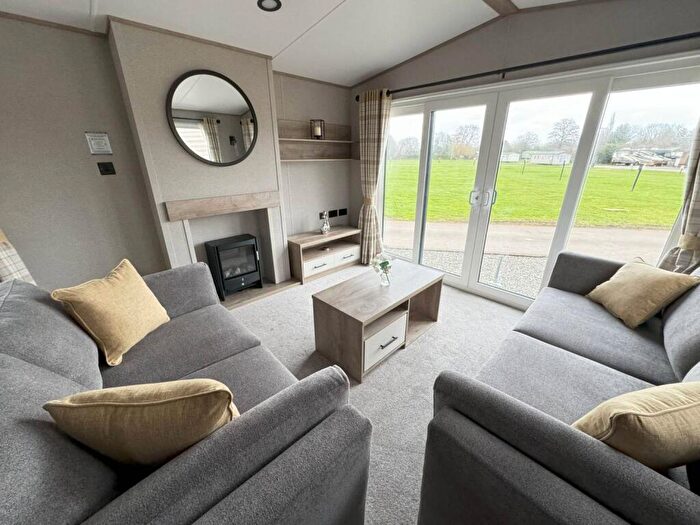 2 Bedroom Caravan For Sale In Warwick Road, Stratford Upon Avon, CV37