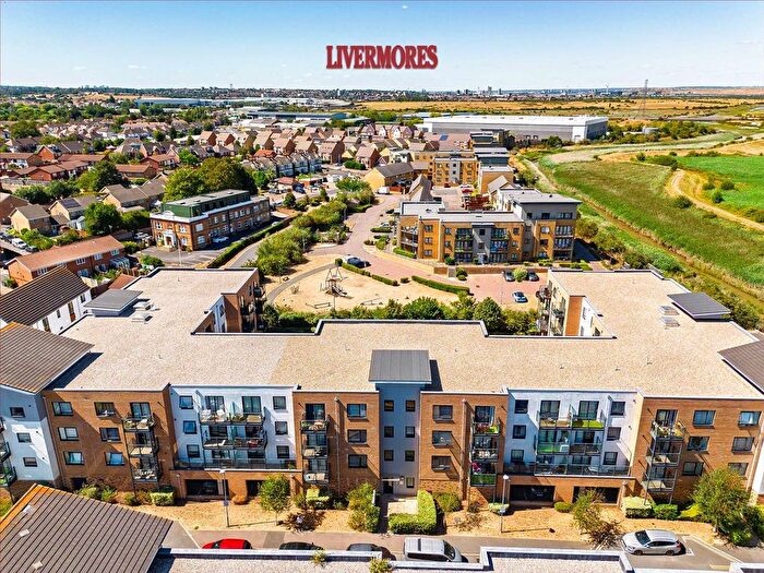 2 Bedroom Flat For Sale In Creek Mill Way, Dartford, DA1