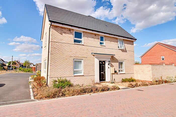 3 Bedroom Semi-Detached House For Sale In Admiral Crescent, Hullbridge, Hockley, SS5