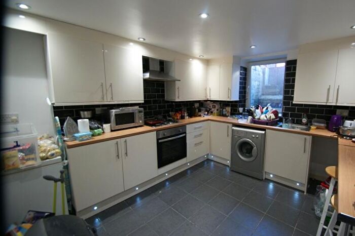 5 Bedroom Terraced House To Rent In Hessle View, Hyde Park, Leeds, LS6