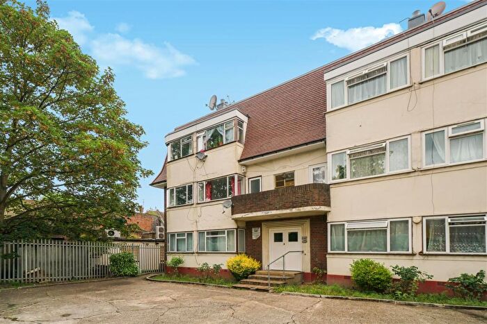 2 Bedroom Flat For Sale In Tanfield Avenue, Neasden, NW2