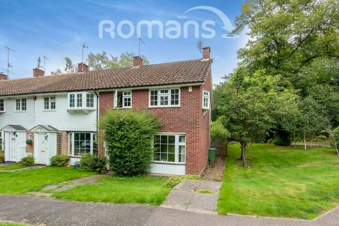 3 Bedroom Semi-Detached House To Rent In Pinewood Gardens, GU19