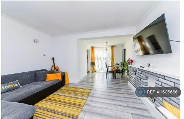 3 Bedroom Semi-Detached House To Rent In Sherwood Drive, Melton Mowbray, LE13