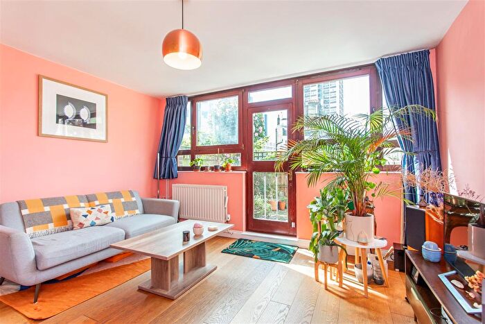 2 Bedroom Maisonette For Sale In St. John's Estate, Shoreditch, N1