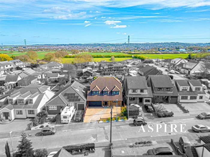 5 Bedroom Detached House For Sale In ** Chain Free ** Highlands Road, Bowers Gifford, SS13