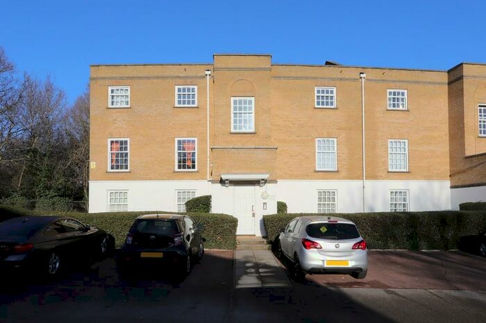 1 Bedroom Apartment To Rent In Leigh Hunt Drive, Southgate, N14