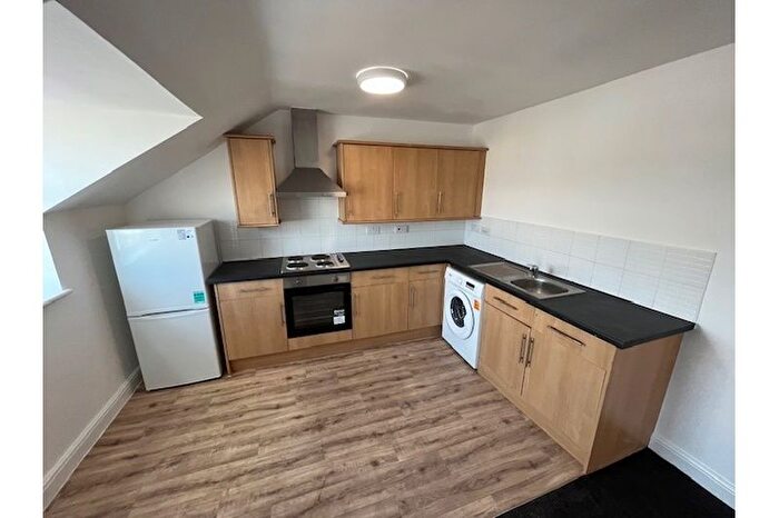 2 Bedroom Flat To Rent In Broadwell Road, Oldbury, West Midlands, B69