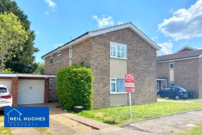 2 Bedroom Maisonette For Sale In Cranbrook Drive, St. Albans, Hertfordshire, AL4