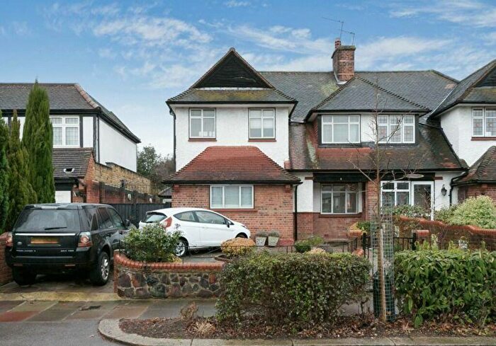 4 Bedroom Semi-Detached House To Rent In Bourne Avenue, Southgate, N14