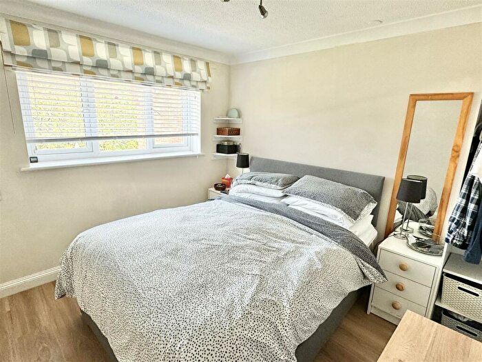 2 Bedroom Retirement Property For Sale In Meadow Court, Bridport, DT6