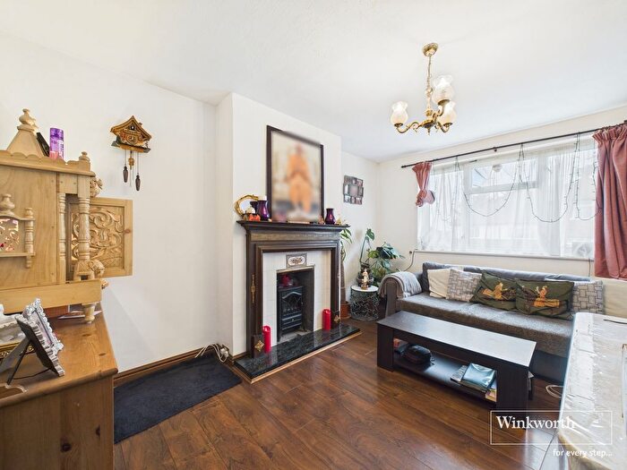 2 Bedroom Maisonette To Rent In Haydon Close, Kingsbury, NW9
