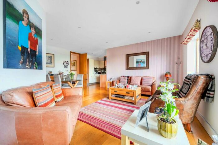 3 Bedroom Flat To Rent In Epsom Road, Guildford, GU1