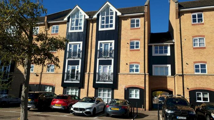 2 Bedroom Flat To Rent In Evans Wharf, Apsley, HP3