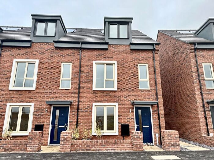 3 Bedroom Town House To Rent In Fisherswood Road, Wixams, MK42