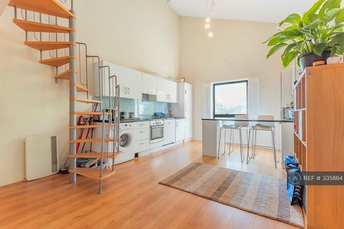 2 Bedroom Flat To Rent In Brownhill Court, London, SE6