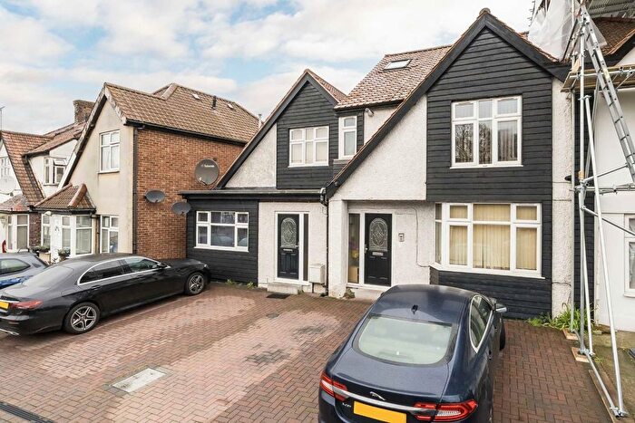 3 Bedroom End Of Terrace House To Rent In Great North Way, London, NW4