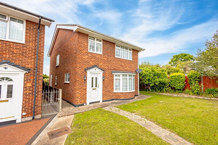4 Bedroom Detached House For Sale In Chanton Close, Leigh-On-Sea, SS9