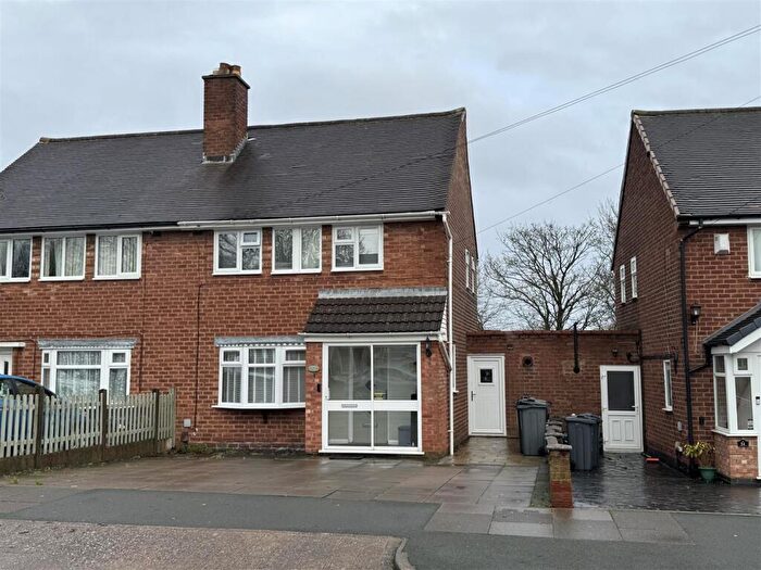 3 Bedroom Semi Detached House For Sale In Trimpley Road, Birmingham, B32