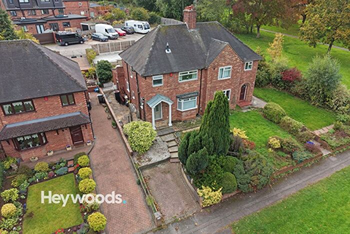 3 Bedroom Semi Detached House For Sale In Kingsbridge Avenue, Clayton, Newcastle-Under-Lyme, ST5