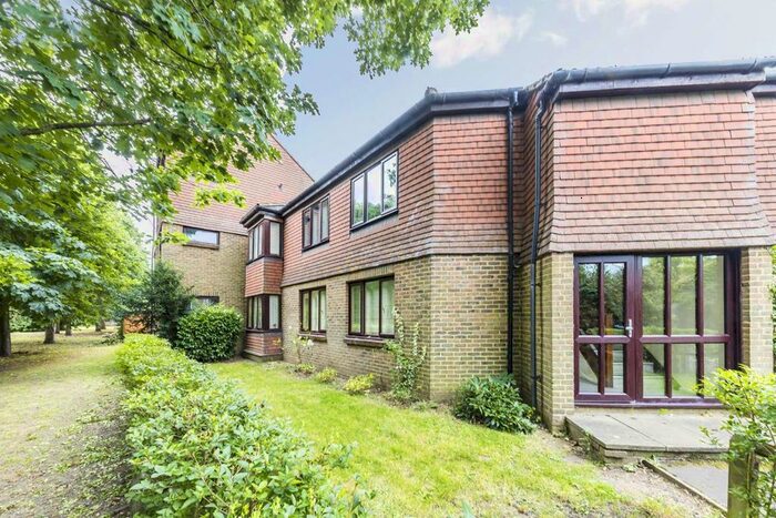 2 Bedroom Flat To Rent In Stanford Close, Hampton TW12