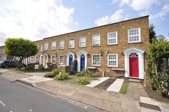 2 Bedroom Cottage To Rent In Alder Road, Mortlake, SW14