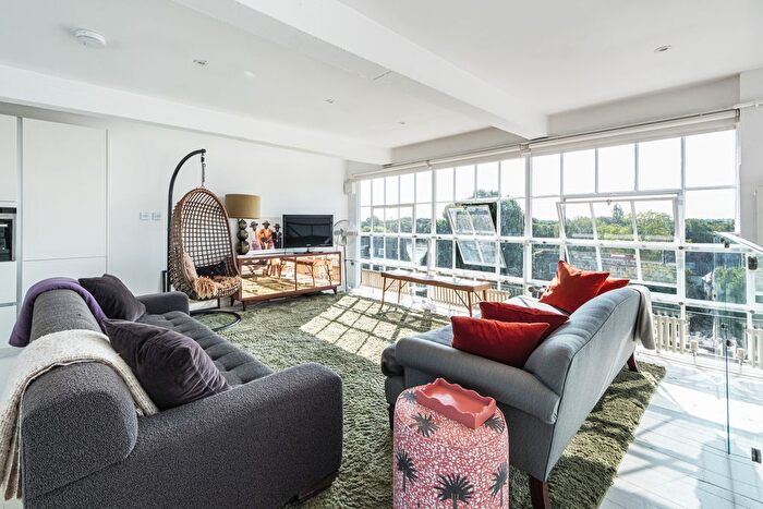2 Bedroom Flat To Rent In Lamb Brewery, Chiswick, W4