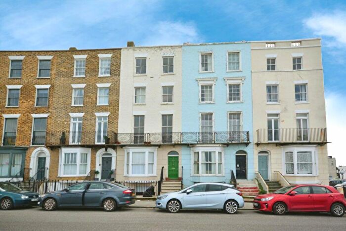 2 Bedroom Flat To Rent In Fort Crescent, Margate, CT9