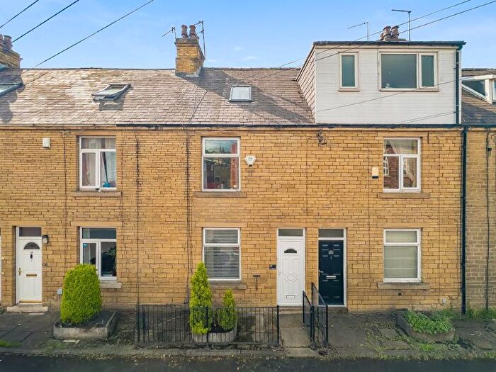 3 Bedroom Terraced House For Sale In Dockfield Road, Shipley, BD17