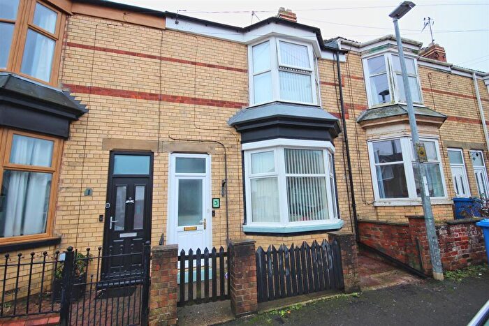3 Bedroom Terraced House For Sale In Carrington Avenue, Hornsea, HU18