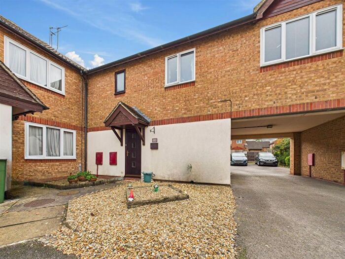 1 Bedroom Detached House For Sale In Batt Furlong, Hawkslade, Aylesbury, HP21