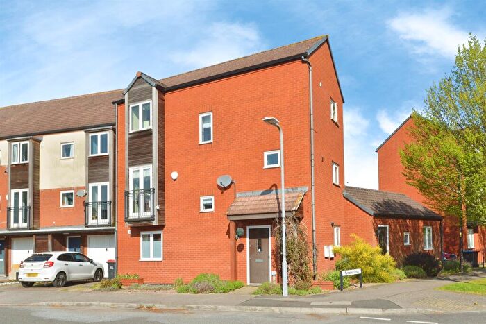 4 Bedroom Town House For Sale In Walker Avenue, Wolverton Mill, Milton Keynes, MK12