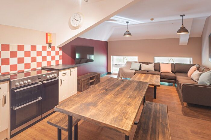 7 Bedroom Block Of Flats To Rent In Flat H Bishop Blackall School, Exeter, EX4