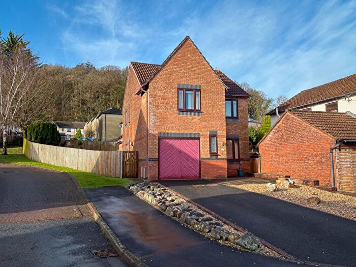 3 Bedroom House For Sale In Lon Y Plas, Johnstown, Carmarthen, SA31