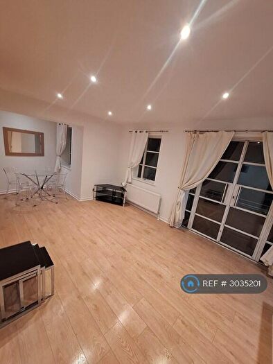 2 Bedroom Flat To Rent In Roy Square, London, E14
