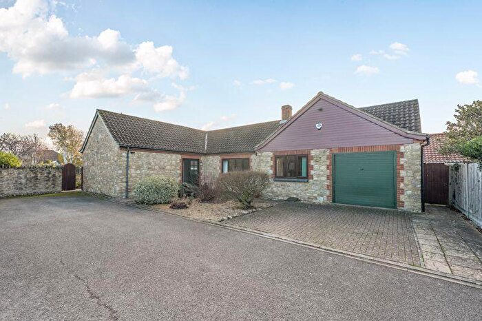 2 Bedroom Detached Bungalow For Sale In Regents Mews, Biddenham, MK40