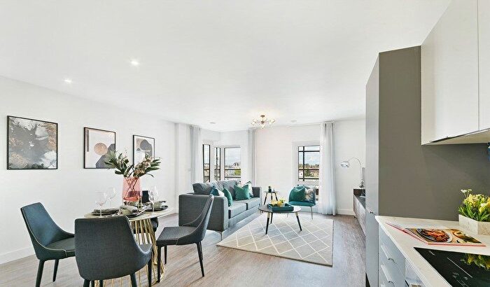 2 Bedroom Flat To Rent In Dominion Road, Southall, UB2