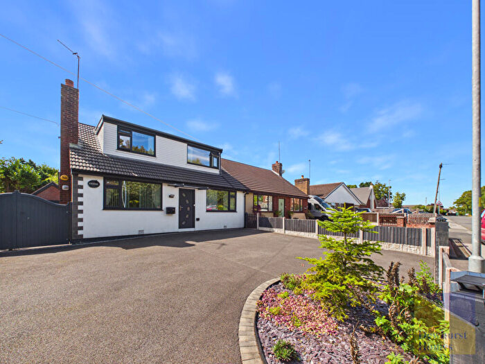 4 Bedroom Bungalow For Sale In Lower Lane, Freckleton, Preston, PR4