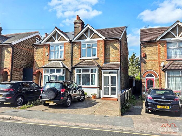 3 Bedroom Semi Detached House For Sale In Hook Road, Epsom, KT19