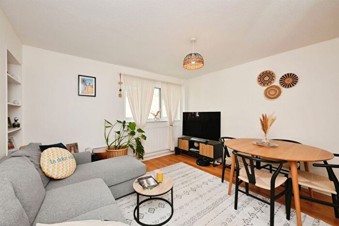 1 Bedroom Maisonette For Sale In Willowmead, Hertford, SG14