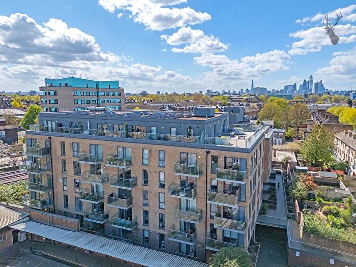 1 Bedroom Flat For Sale In Aubers Ridge Court, Bow, E3