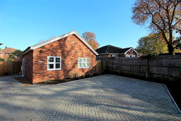 2 Bedroom Detached Bungalow To Rent In Leer Court, Reading RG2