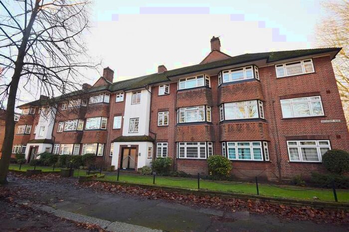 2 Bedroom Apartment To Rent In Harvard Road, Chiswick, W4